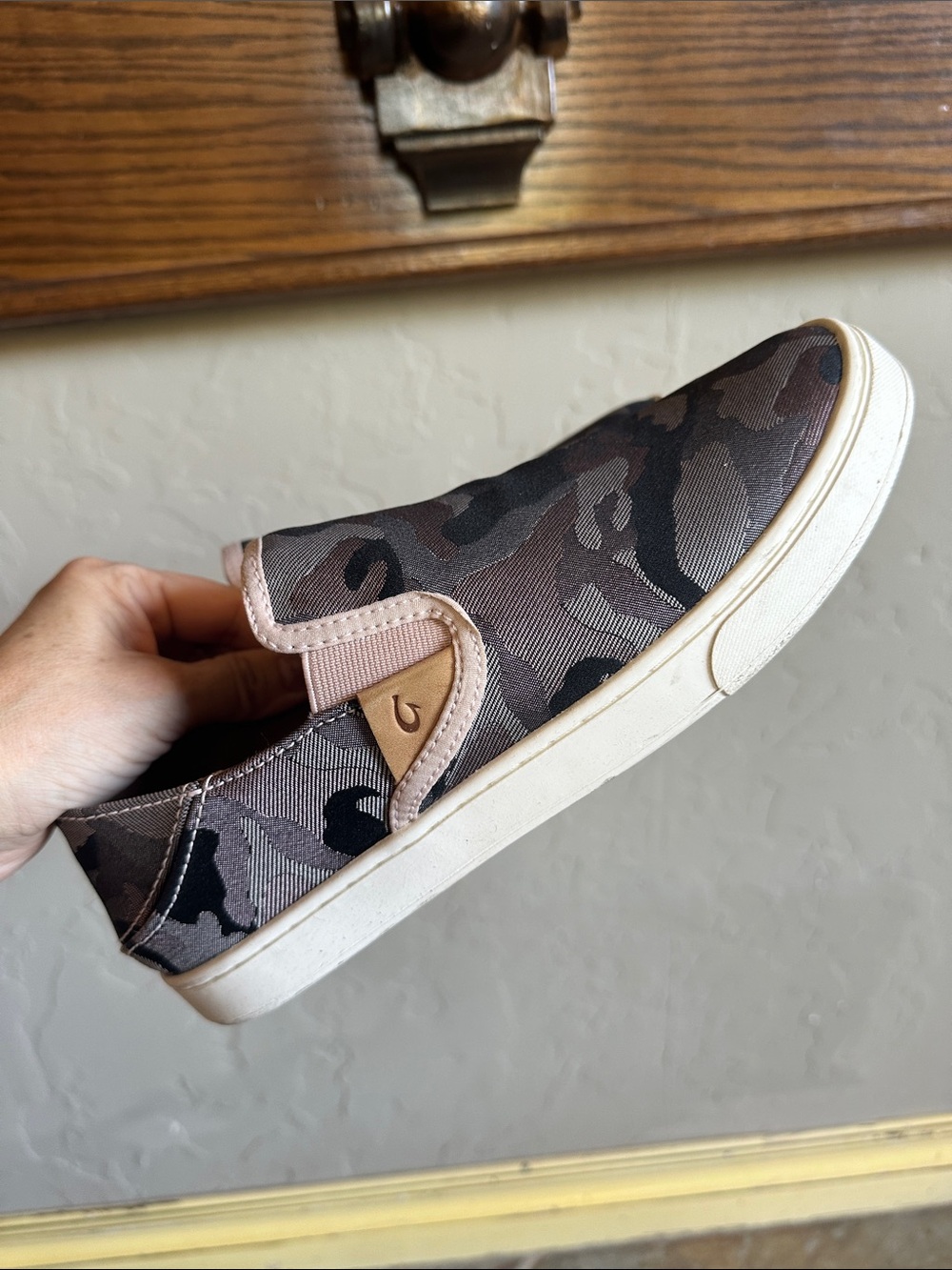 Olukai Women's Pehuea Pa'i Slip On Sneakers Soft beige Ke Au Camo size 7.5
